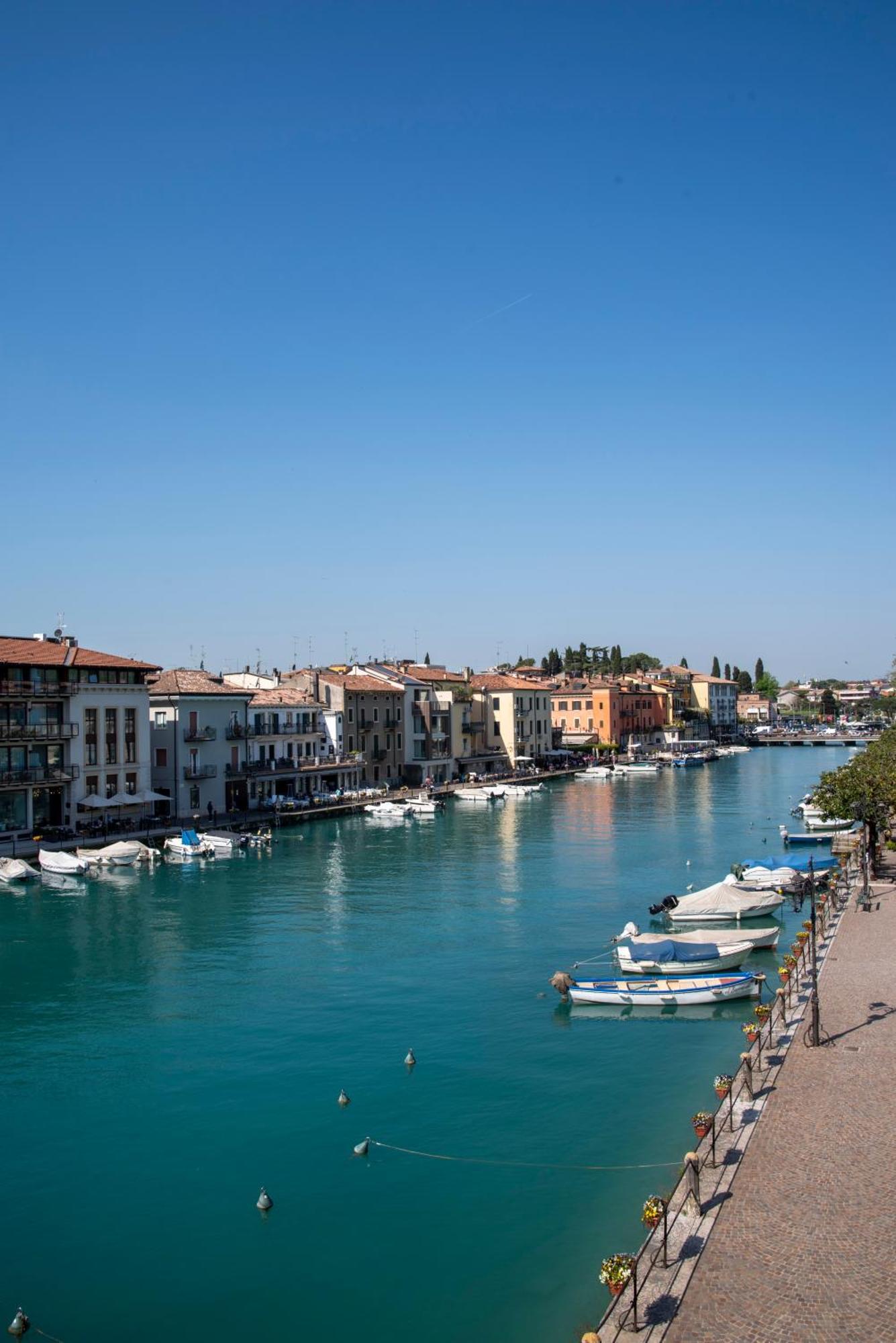 Palazzo Cordigero - Apartments Peschiera del Garda Luaran gambar