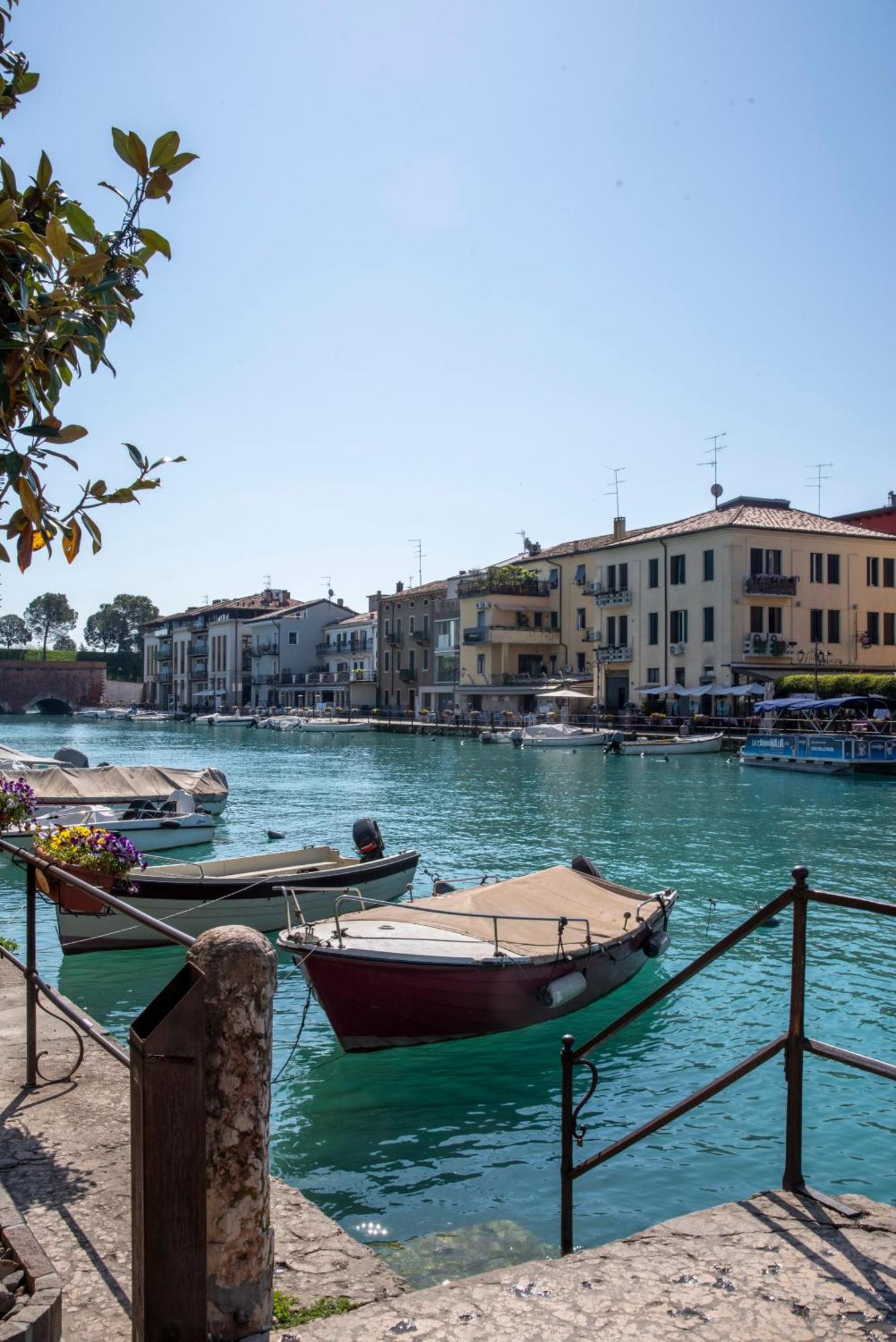 Palazzo Cordigero - Apartments Peschiera del Garda Luaran gambar