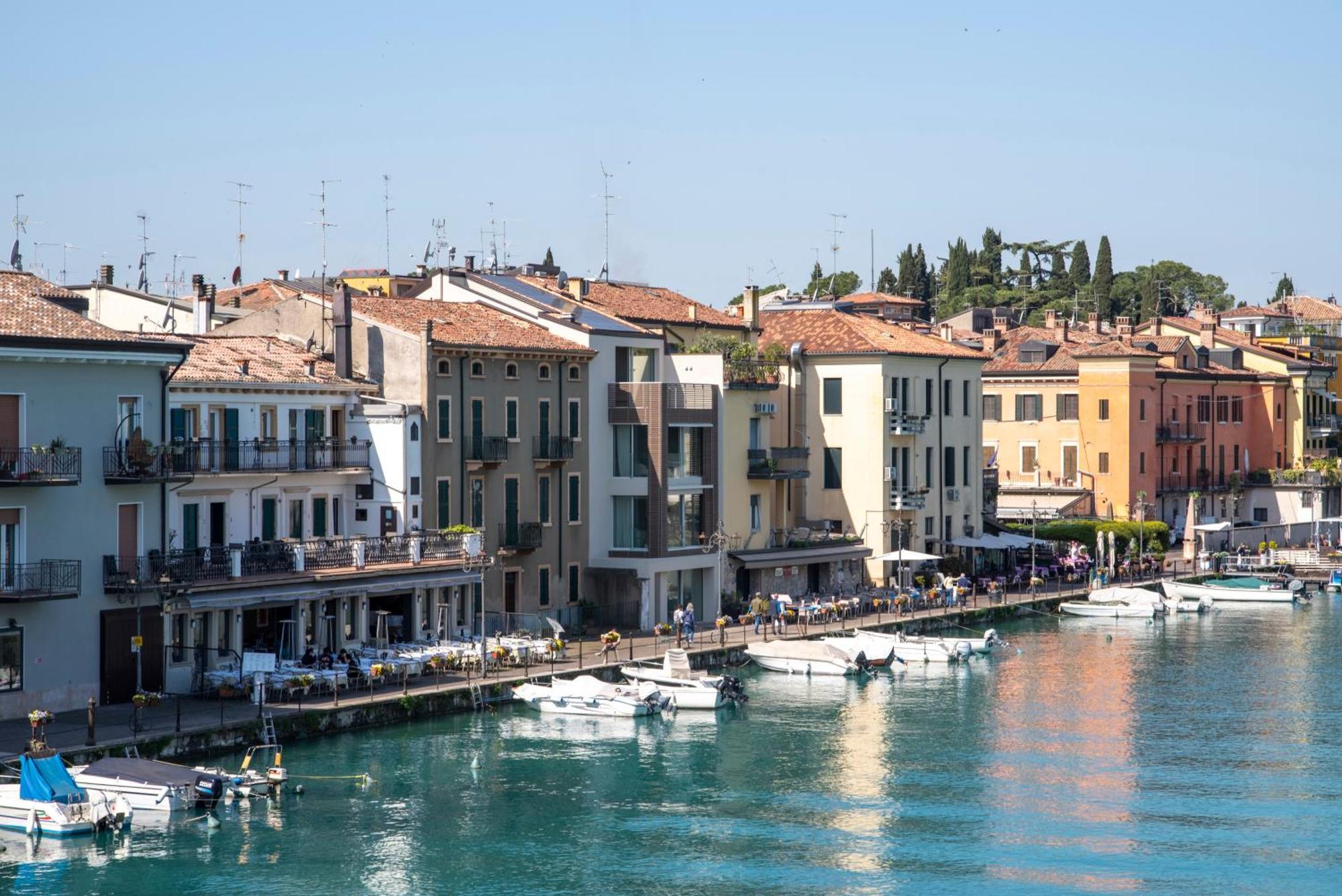 Palazzo Cordigero - Apartments Peschiera del Garda Luaran gambar