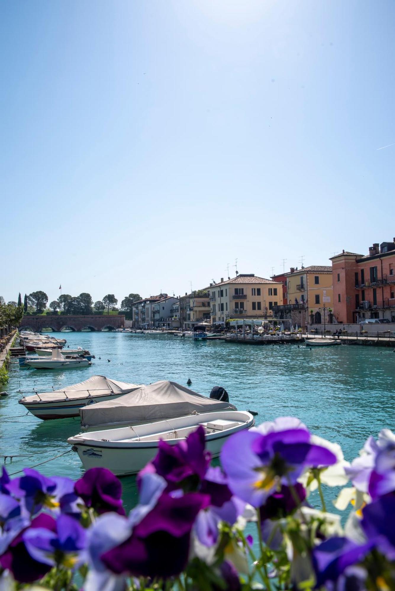 Palazzo Cordigero - Apartments Peschiera del Garda Luaran gambar