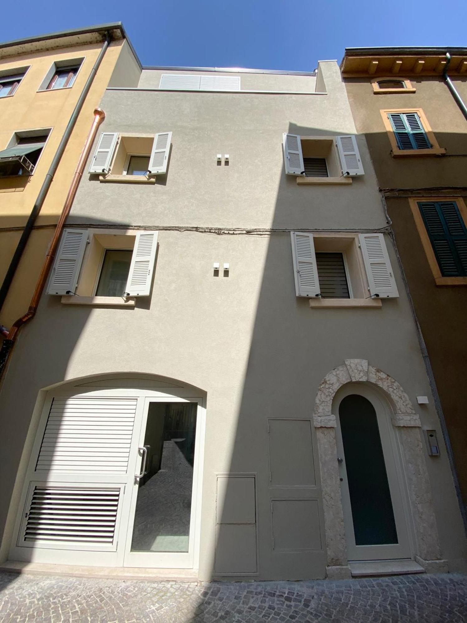 Palazzo Cordigero - Apartments Peschiera del Garda Luaran gambar