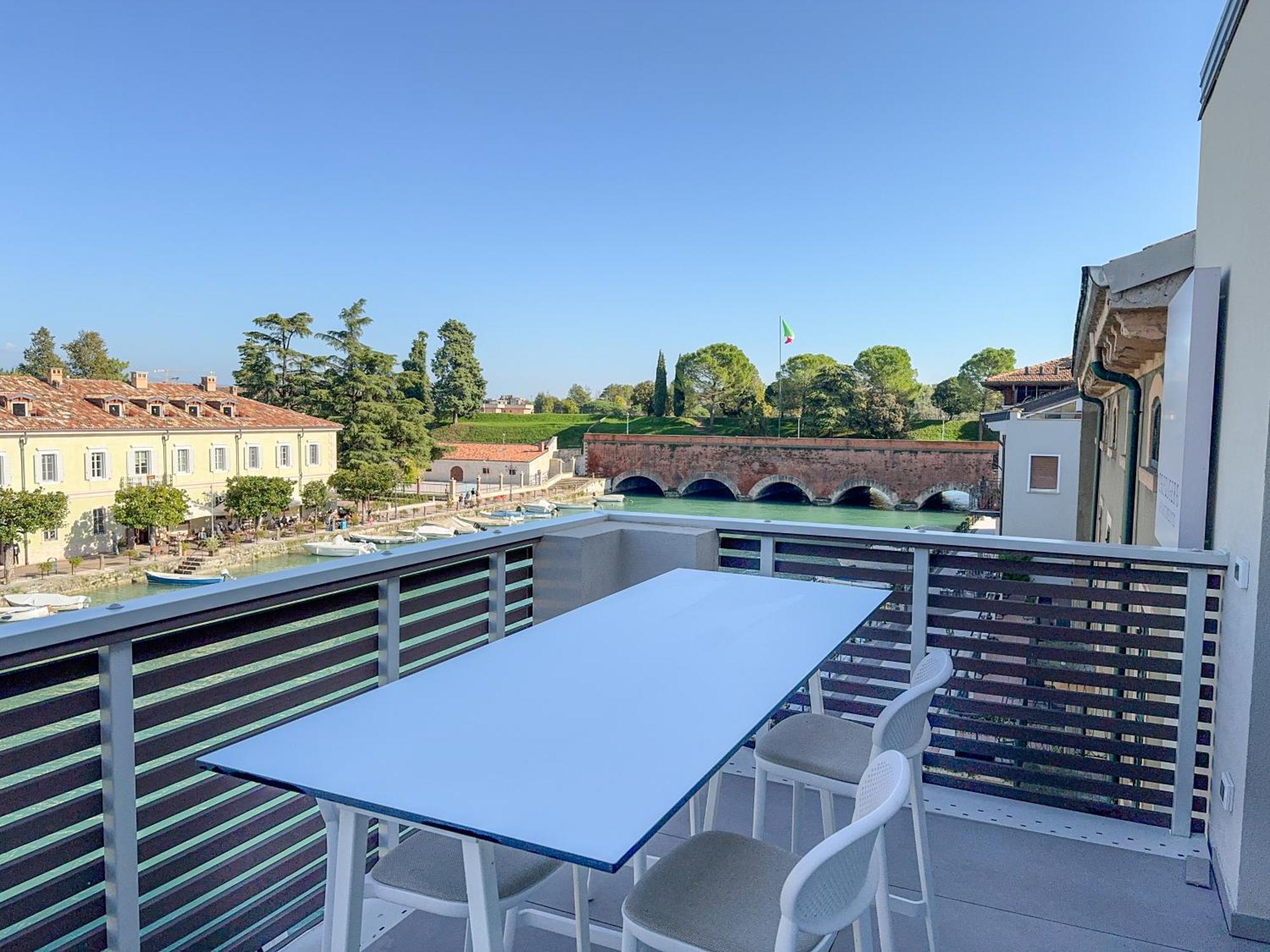 Palazzo Cordigero - Apartments Peschiera del Garda Luaran gambar