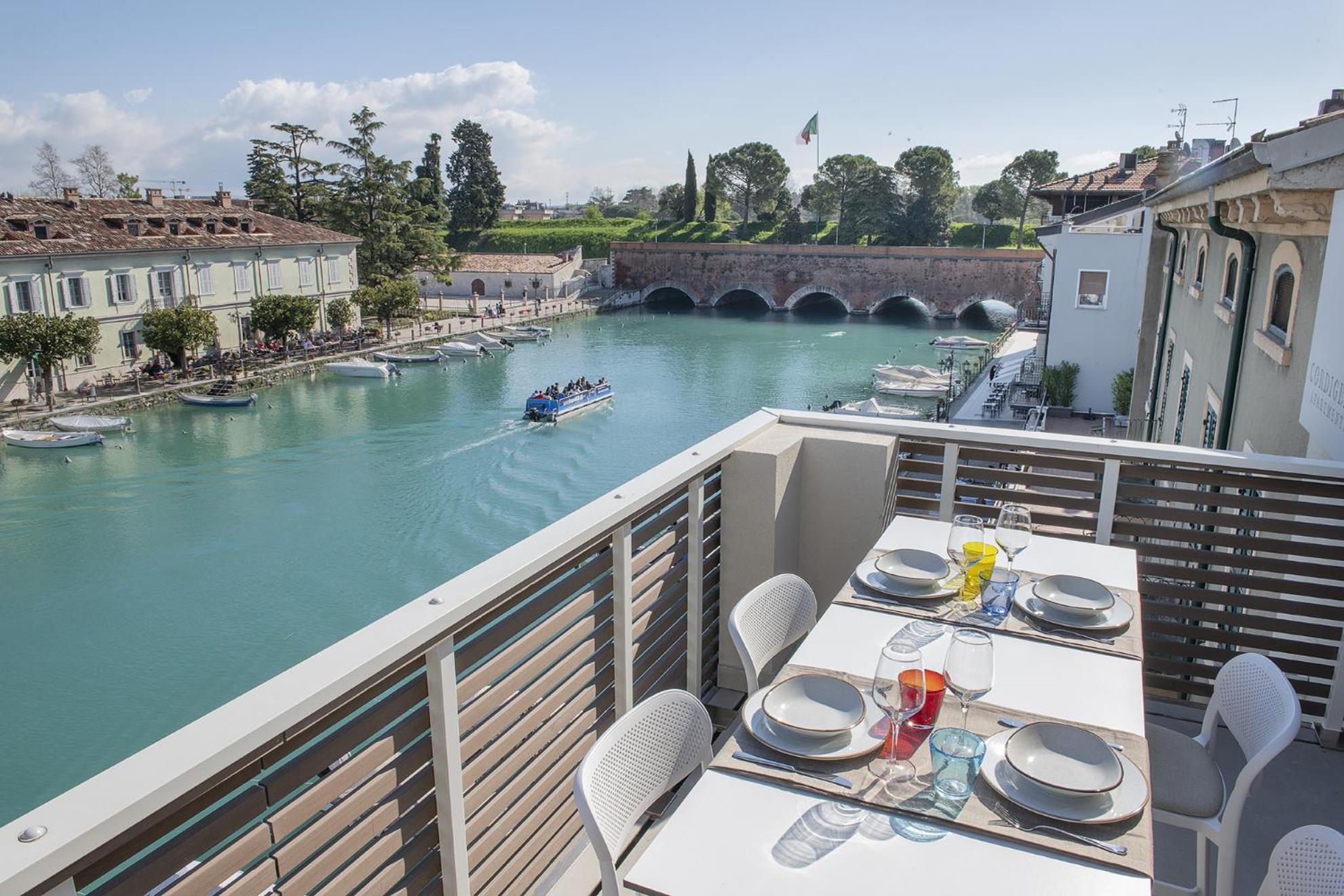 Palazzo Cordigero - Apartments Peschiera del Garda Luaran gambar
